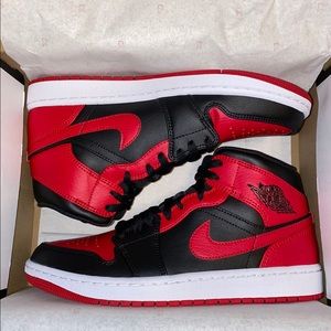 Jordan 1s mid